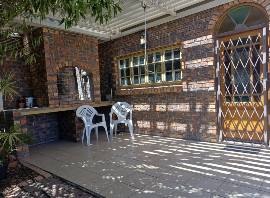 3 Bedroom Property for Sale in Middedorp Western Cape